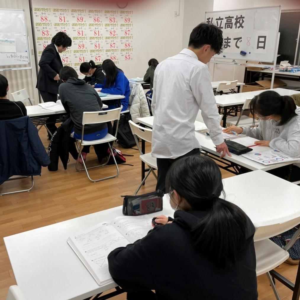 プラスアカデミー深井東校　【深井中学校・東百舌鳥中学校専門】 教室画像7