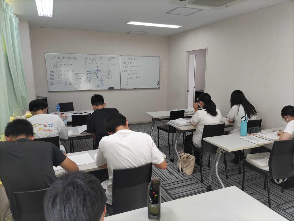 数理進学予備校イーズ春日教室 教室画像6