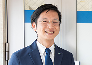 運営企画課：岡田様